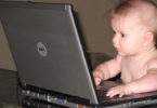 Ocho de cada 10 bebés menores de seis meses ya están en Internet