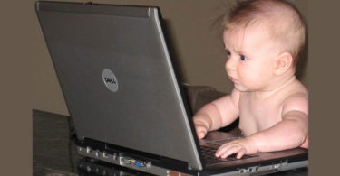 Ocho de cada 10 bebés menores de seis meses ya están en Internet