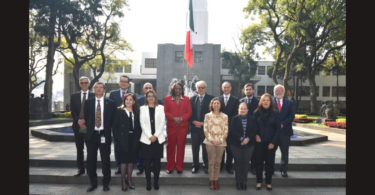 Exploran autoridades vías para cumplir promesa de medicamentos gratuitos