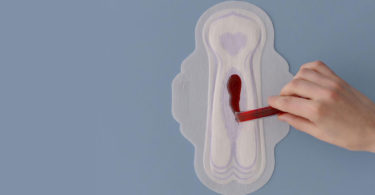 Inventan alumnos del Tec toalla femenina que detecta infecciones vaginales