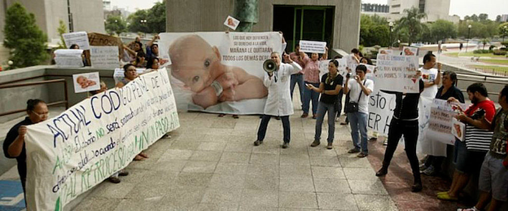 Congreso de Nuevo León aprueba reforma que criminaliza aborto incluso en casos de violación