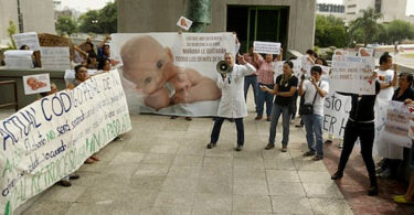 Congreso de Nuevo León aprueba reforma que criminaliza aborto incluso en casos de violación