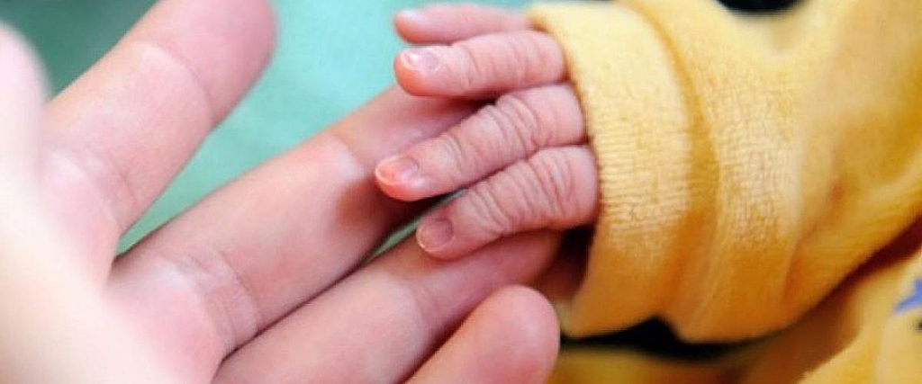 Nace en Grecia bebé con tres padres
