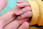 Nace en Grecia bebé con tres padres