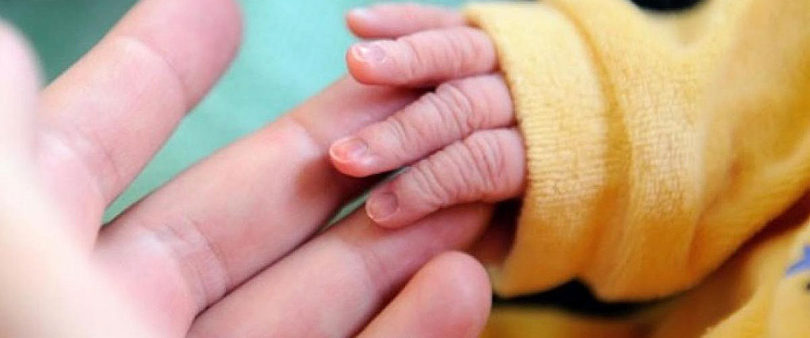 Nace en Grecia bebé con tres padres