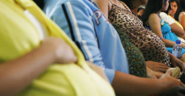 Orienta INPer para desalentar embarazos subsecuentes en adolescentes