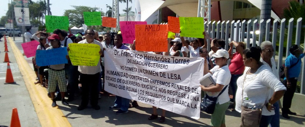 Protestan enfermos renales en Guerrero