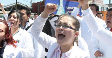 Suspenden médicos residentes sus protestas