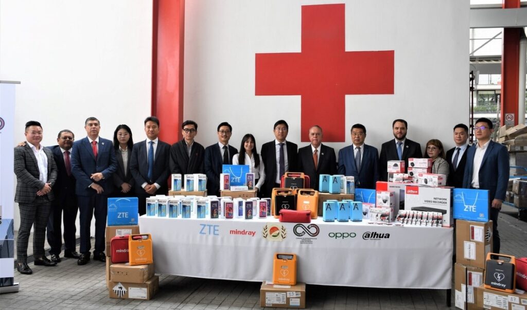 Donativo a Cruz Roja de Empresarios de China