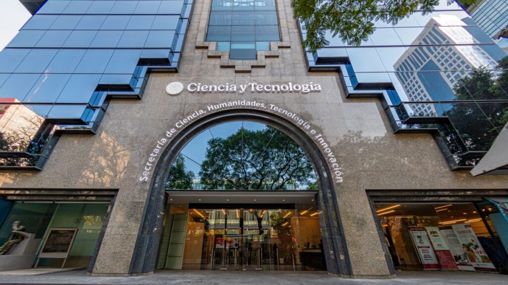 Entrada a edificio de Secretaría de Ciencia, Humanidades, Tecnología e Innovación_Secihti