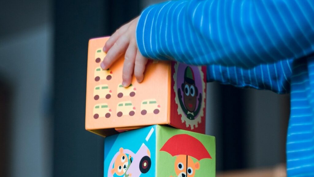 Juego-con-cubos_ACMC